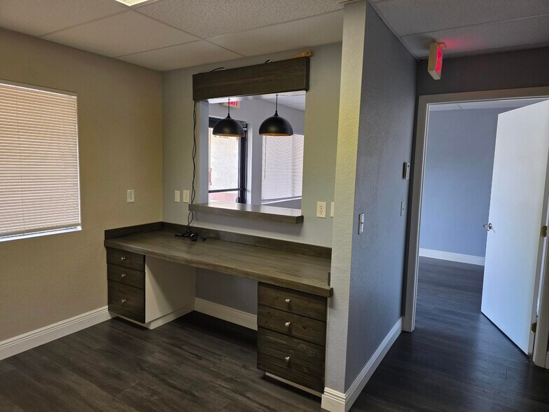 4120 Tamiami Trl, Port Charlotte, FL à louer - Photo du bâtiment - Image 3 de 15