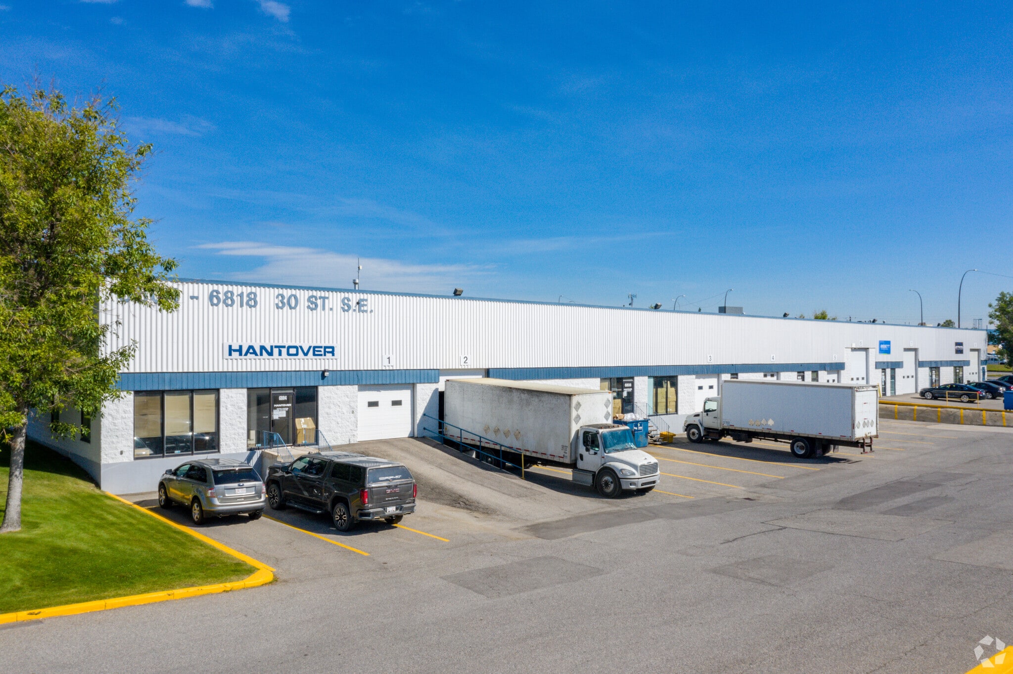 6804-6818 30 St SE, Calgary, AB for lease Primary Photo- Image 1 of 6