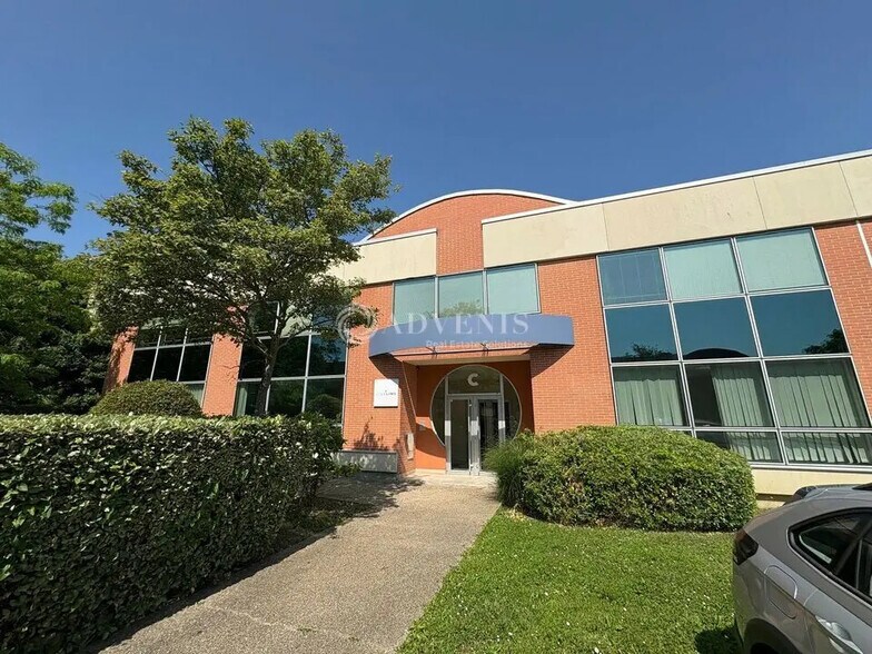 Bureau dans Guyancourt à louer - Photo du bâtiment - Image 3 de 6