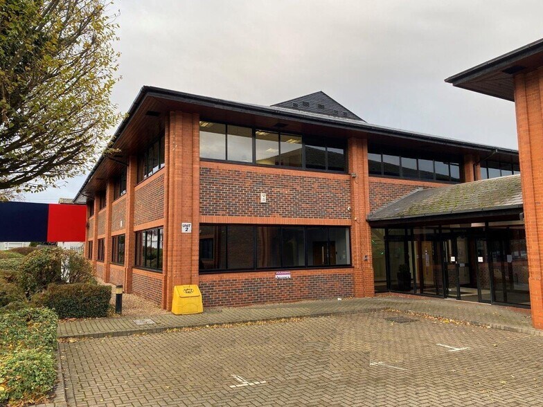 2-3 Wintersells Rd, Byfleet à louer - Photo du bâtiment - Image 2 de 11