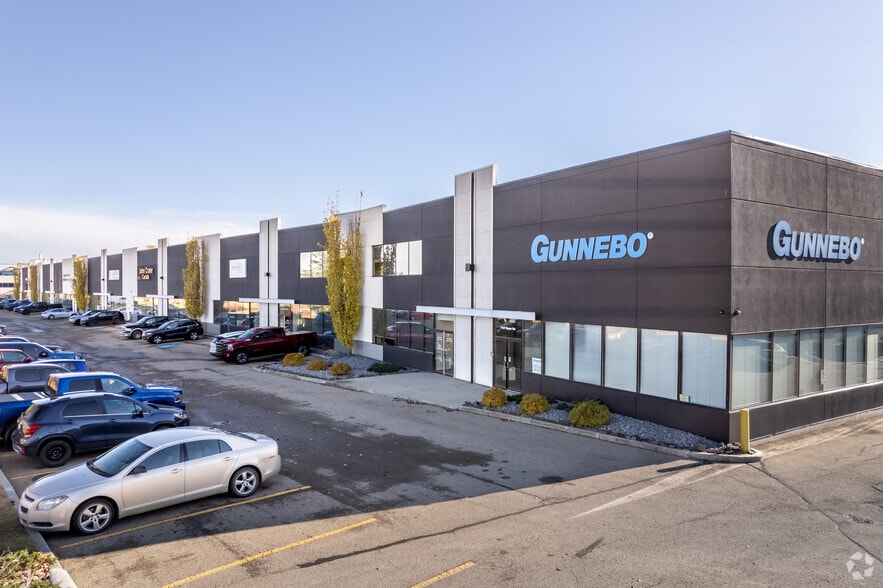 7003-7127 Roper Rd NW, Edmonton, AB for lease - Primary Photo - Image 1 of 2