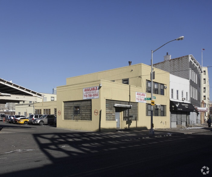 45-10-45-20 Vernon Blvd, Long Island City, NY for sale - Primary Photo - Image 1 of 5