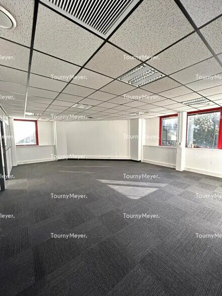 Office in Toulouse for lease - Interior Photo - Image 2 of 6