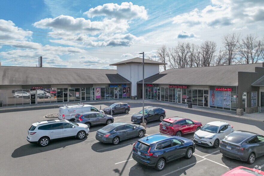 3186 Long Lake Rd, Roseville, MN à louer - Photo du bâtiment - Image 3 de 6