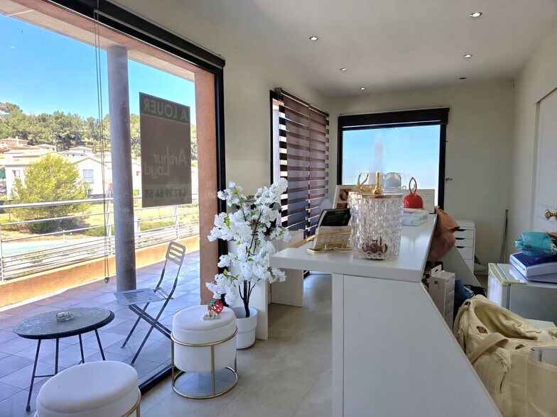 Retail in La Seyne-sur-Mer for lease - Interior Photo - Image 3 of 8