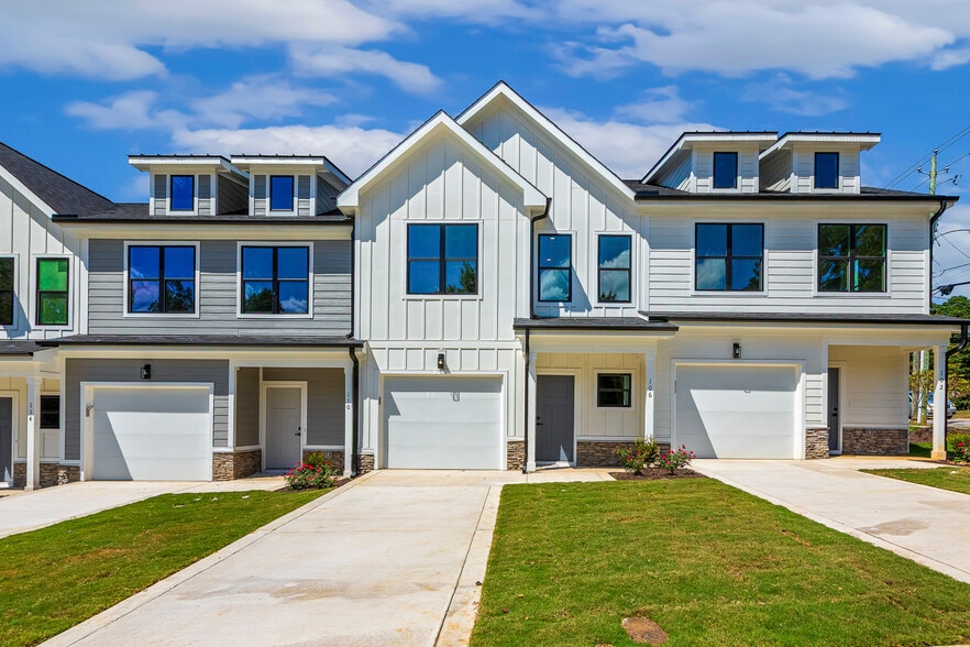 114 Chella Ct, Sanford, NC à vendre - Photo du bâtiment - Image 2 de 38