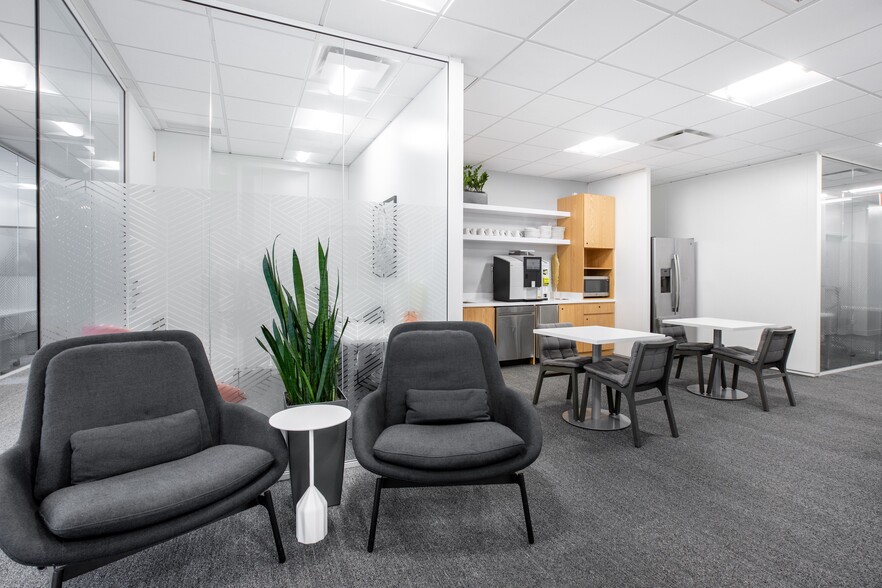 Avonmore Rd, London for lease - Interior Photo - Image 3 of 10