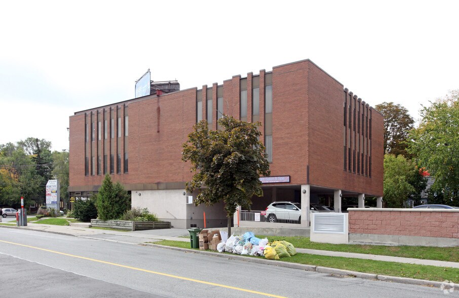 200 Finch Ave W, Toronto, ON à louer - Photo du bâtiment - Image 2 de 6