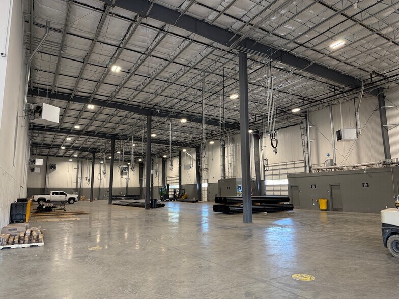 741 Hickory Industrial Dr, Old Hickory, TN à louer - Photo du bâtiment - Image 2 de 8