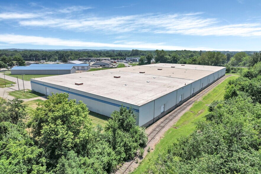 2135 James Pky, Hebron, OH à louer - Photo du bâtiment - Image 2 de 8