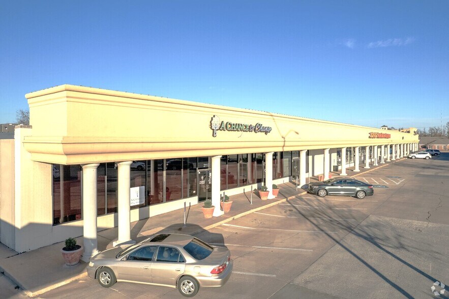 2103 W Britton Rd, Oklahoma City, OK à vendre - Photo du bâtiment - Image 2 de 16