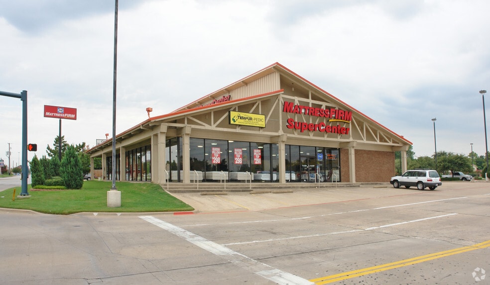 8253 Bedford Euless Rd, North Richland Hills, TX for sale - Primary Photo - Image 1 of 3