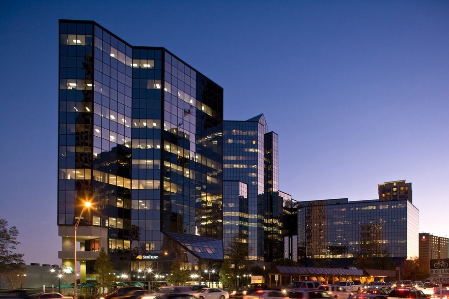 3343 Peachtree Rd NE, Atlanta, GA à louer - Photo du bâtiment - Image 2 de 4