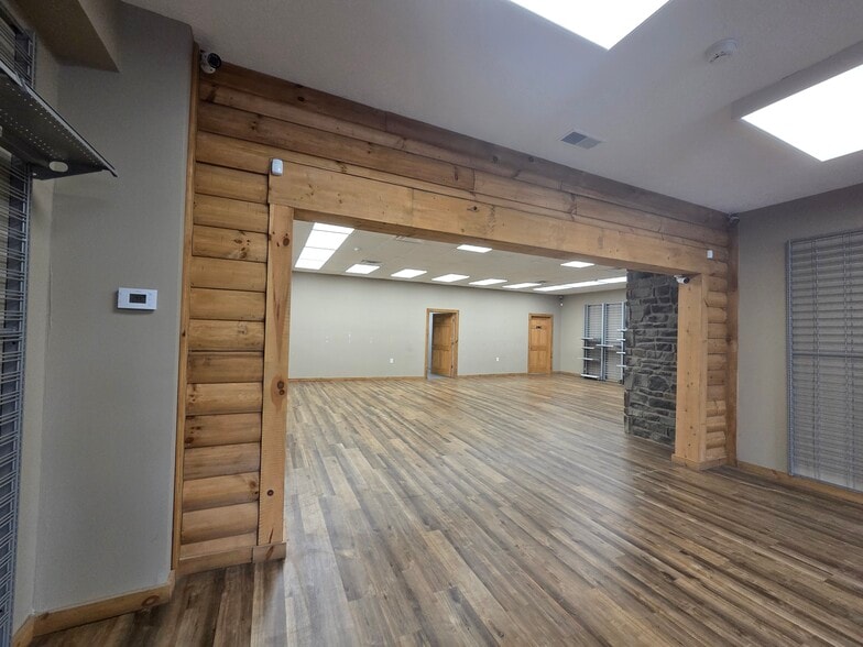 114-120 Hankwoods Dr, Beckley, WV for lease - Building Photo - Image 2 of 13