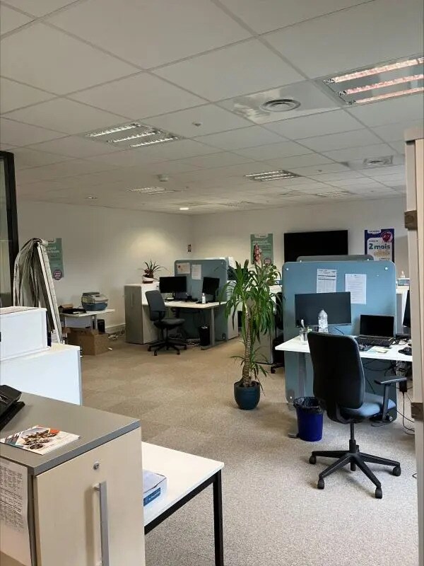 Office in Limonest for sale Interior Photo- Image 1 of 6