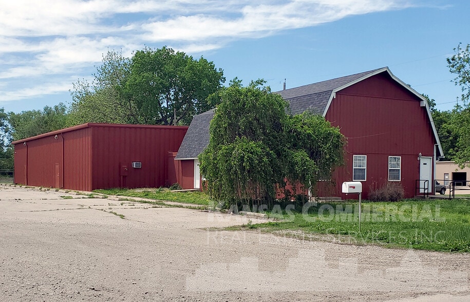 2027 NW Brickyard Rd, Topeka, KS for lease - Building Photo - Image 1 of 5