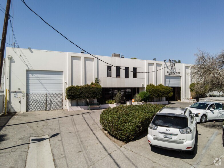 6735-6737 Valjean Ave, Van Nuys, CA à louer - Photo du bâtiment - Image 2 de 5
