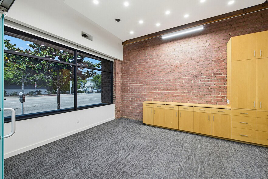2558 Overland Ave, Los Angeles, CA à louer - Photo du bâtiment - Image 3 de 11