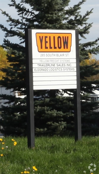 285 S Blair St, Whitby, ON à louer - Photo du bâtiment - Image 2 de 3