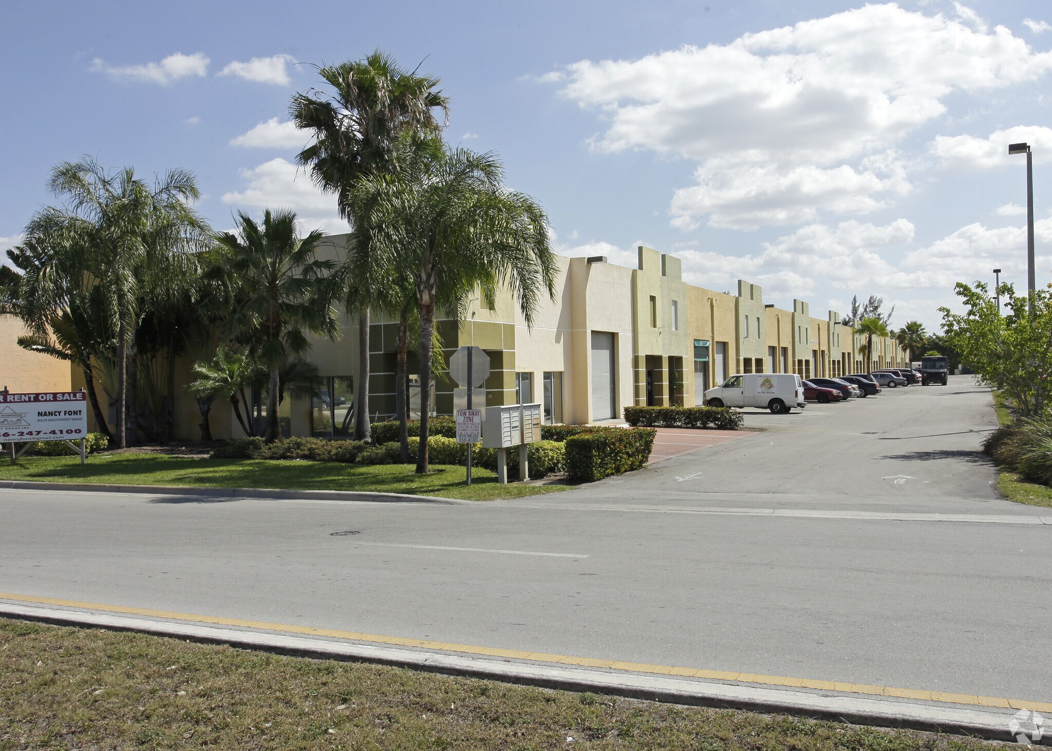 13117 NW 107th Ave, Hialeah Gardens, FL à vendre Photo principale- Image 1 de 1