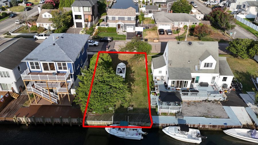 103 Bay dr, Babylon, NY for sale Primary Photo- Image 1 of 2