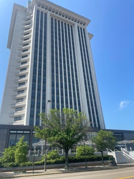 201 Monroe St, Montgomery, AL à louer - Photo du bâtiment - Image 2 de 9