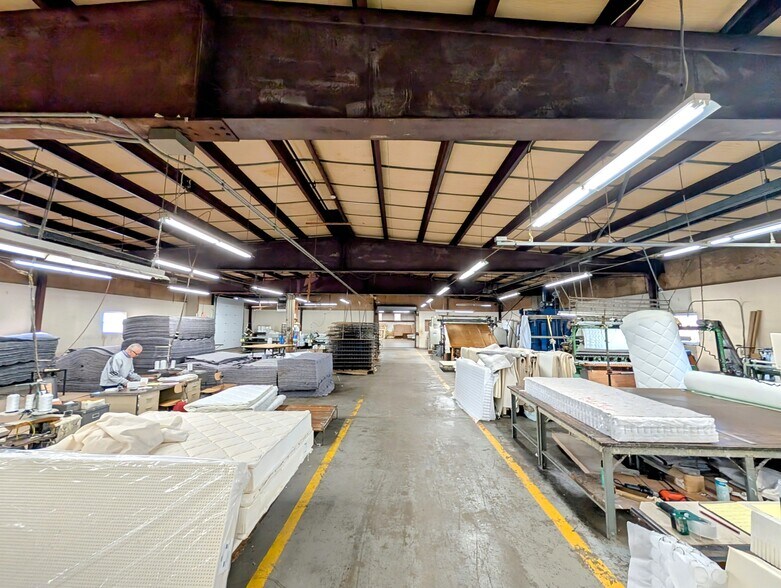 695 Amity Rd, Bethany, CT à louer - Photo du bâtiment - Image 3 de 5