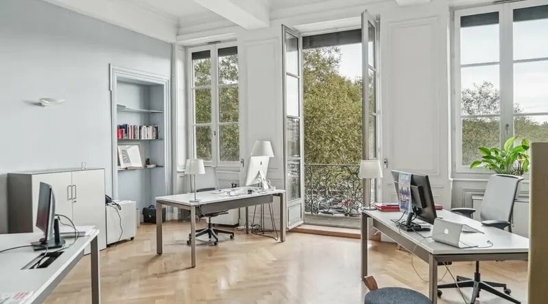 Multifamily in Lyon for sale - Interior Photo - Image 2 of 12