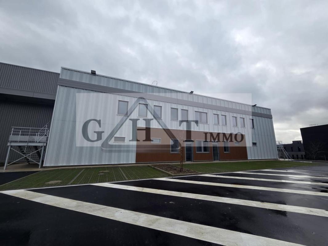 Industrial in Frépillon for lease Building Photo- Image 1 of 9