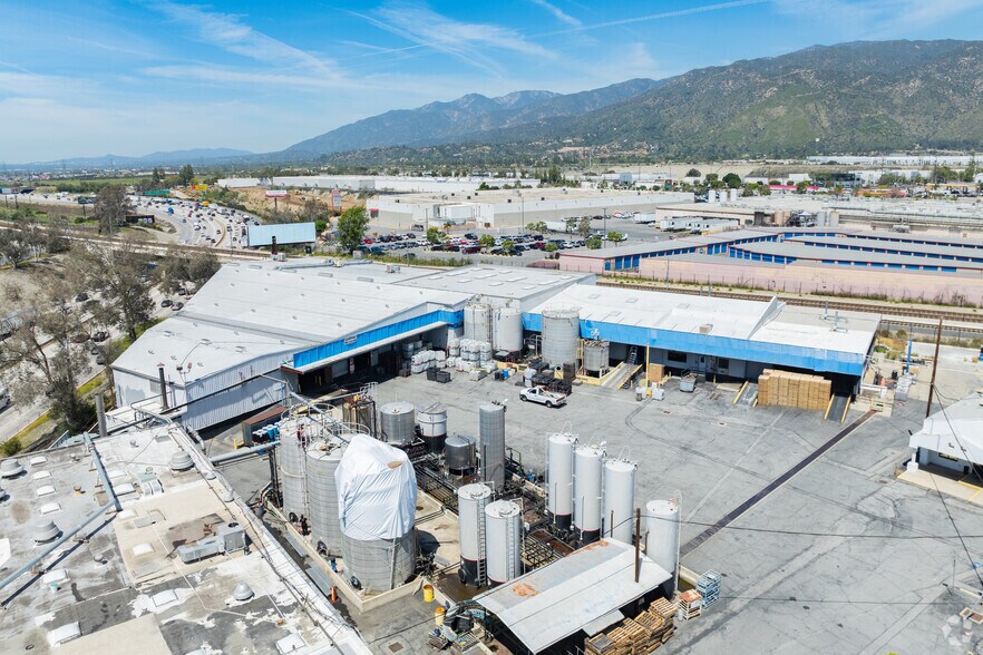 1061 W 5th St, Azusa, CA à vendre - Photo du bâtiment - Image 2 de 12