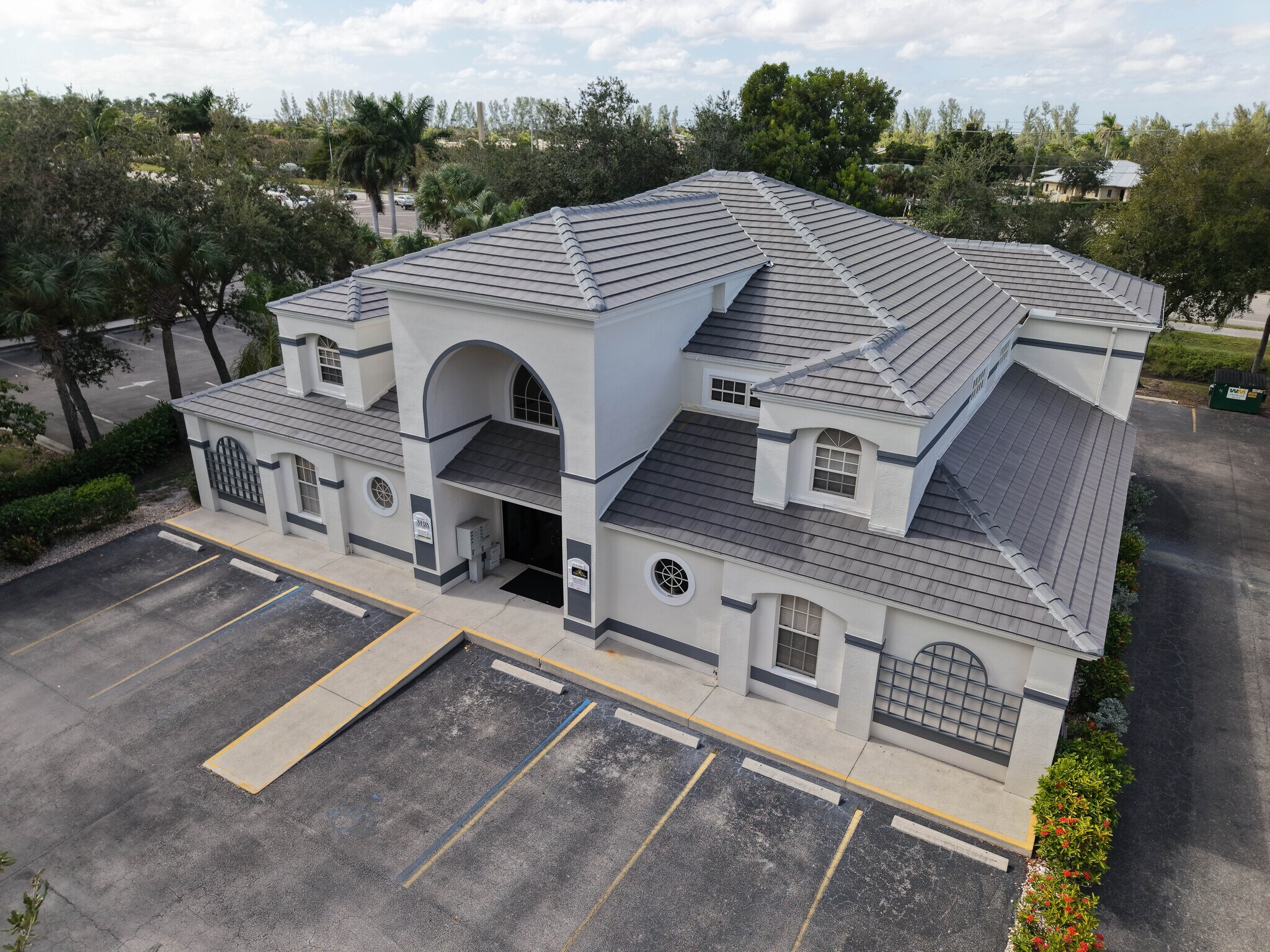 15750 New Hampshire Ct, Fort Myers, FL à louer Photo du bâtiment- Image 1 de 11