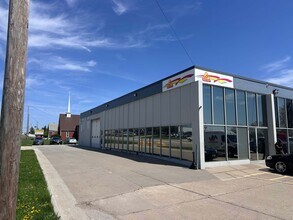 5325 NE 14th St, Des Moines, IA for lease Interior Photo- Image 1 of 14