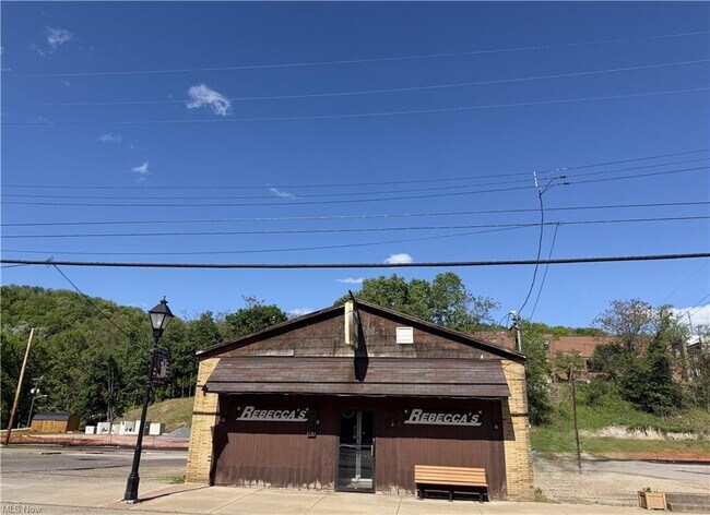 More details for 202 N Chester St, New Cumberland, WV - Retail for Sale