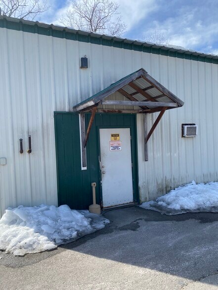 24 Foundry Ave, Meredith, NH à louer - Photo du bâtiment - Image 3 de 5