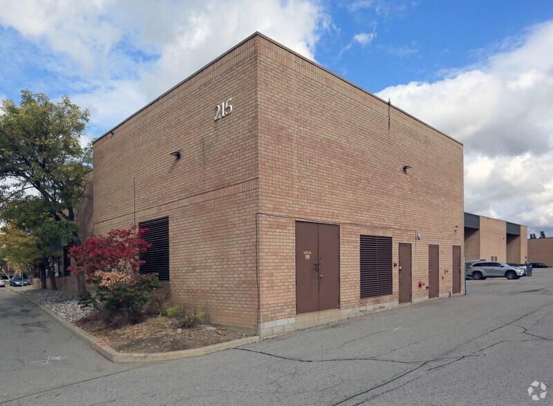 215 Shields Ct, Markham, ON à louer - Photo du bâtiment - Image 3 de 3