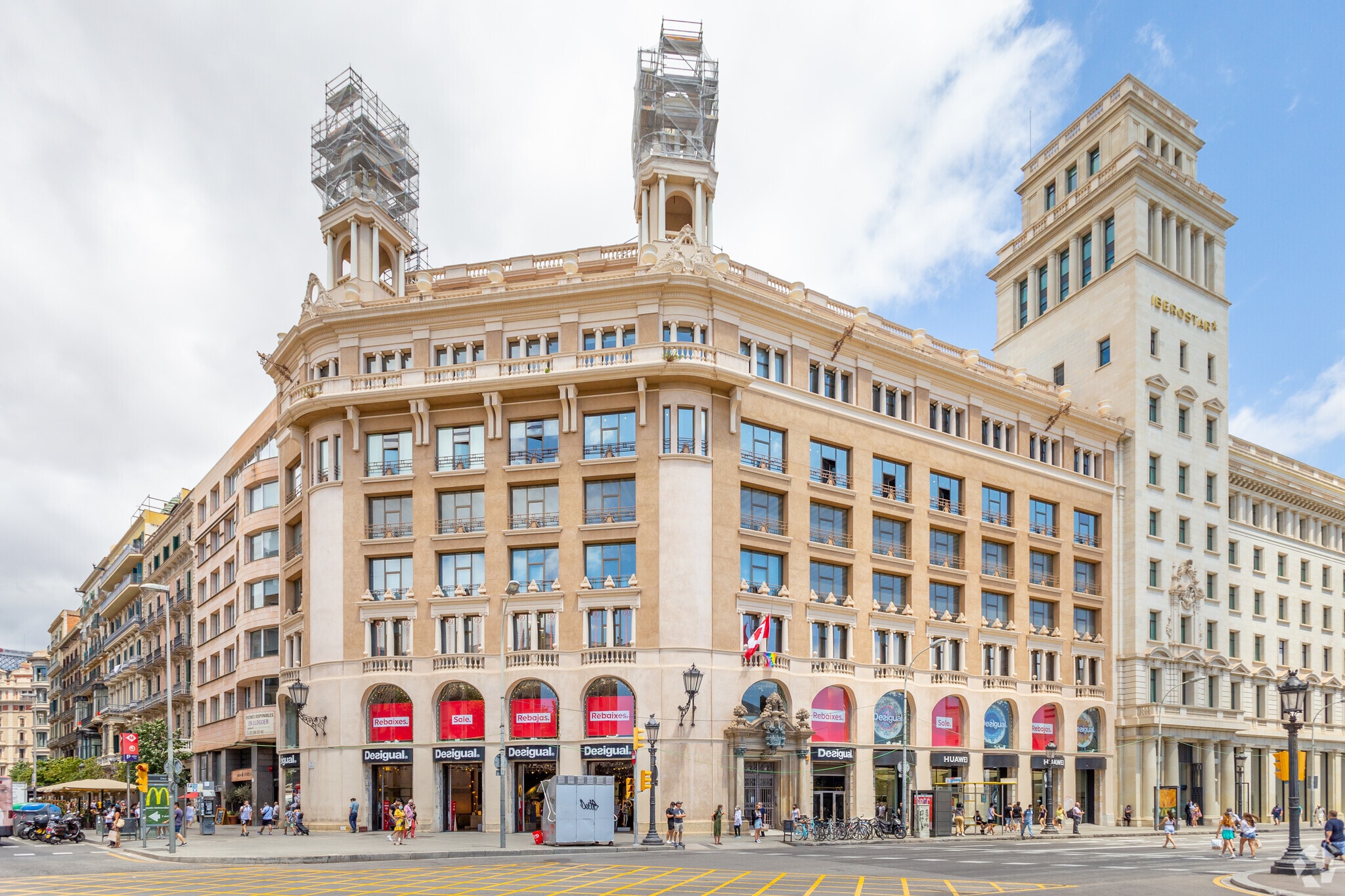 Coworking Space in Plaça de Catalunya, 9, Barcelona for lease Primary Photo- Image 1 of 6