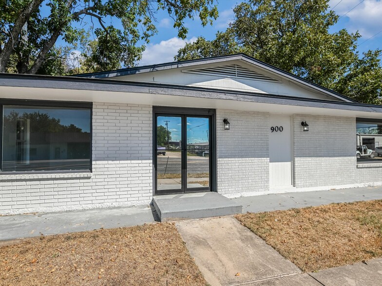 900 W 2nd St, Taylor, TX for sale - Building Photo - Image 1 of 20