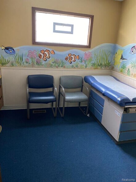 355 Main St, Belleville, MI for lease - Interior Photo - Image 3 of 6