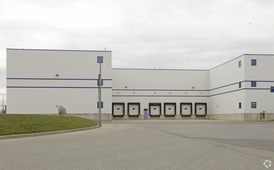 7659 Bramalea Rd, Brampton, ON à louer - Photo du bâtiment - Image 2 de 2
