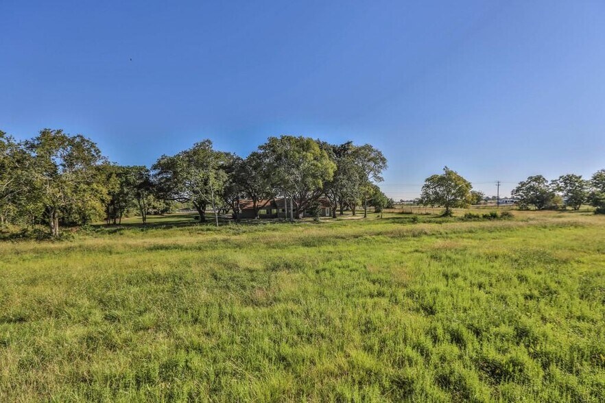 14114 Highway 36, Needville, TX à vendre - Photo du bâtiment - Image 2 de 5