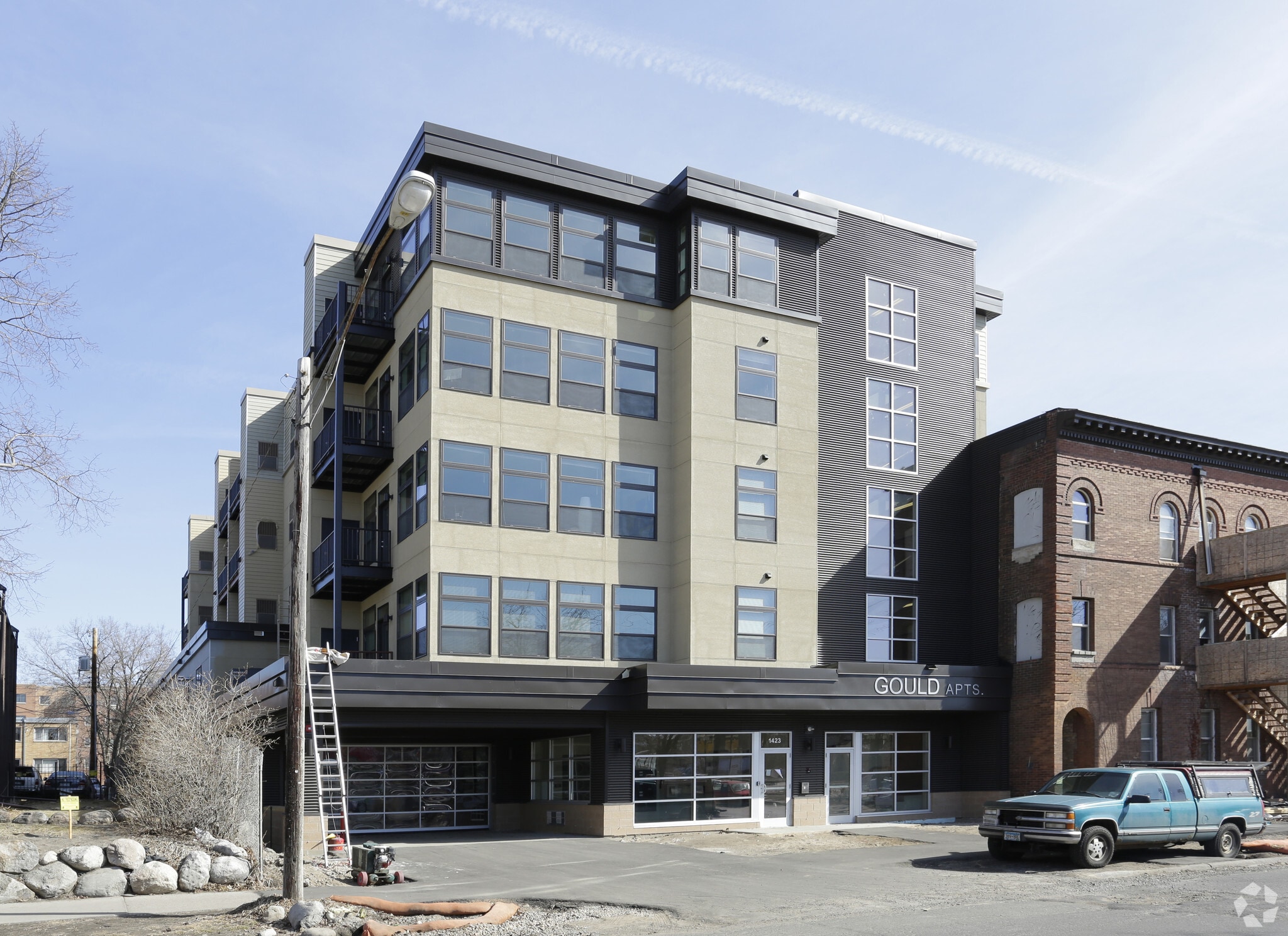 Gould & Brownstone Apartments portfolio of 2 properties for sale on LoopNet.ca Primary Photo- Image 1 of 3