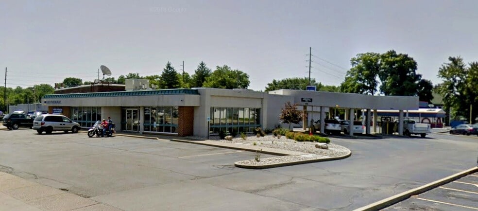 407 S Main St, Clinton, IN for sale - Building Photo - Image 2 of 5