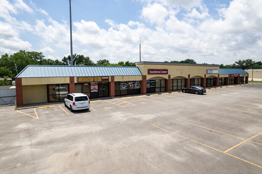 1309-1415 W 31st St S, Wichita, KS à vendre - Photo du bâtiment - Image 2 de 10