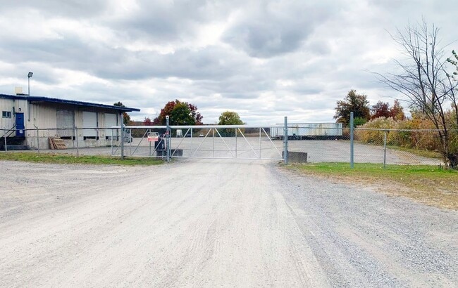 Plus de détails pour 281 Queenston Rd, Niagara On The Lake, ON - Industriel à vendre
