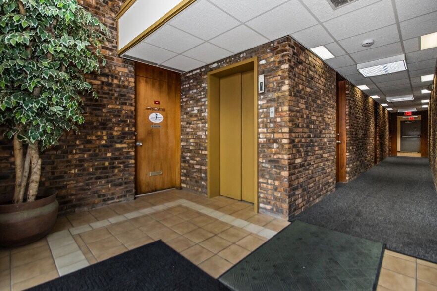 315-345 W Northwest Hwy, Palatine, IL à louer - Photo intérieure - Image 3 de 9