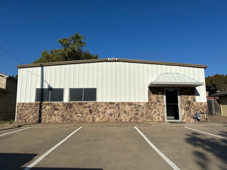 5021 Gordon Smith Dr, Rowlett, TX à vendre - Photo du bâtiment - Image 2 de 21