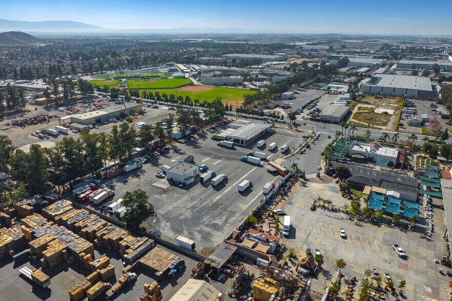 11081 Cherry Ave, Fontana, CA à louer - Aérien - Image 3 de 3