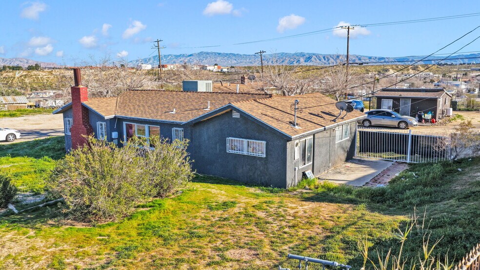 16745 Yucca Ave, Victorville, CA à vendre - Photo du bâtiment - Image 3 de 16