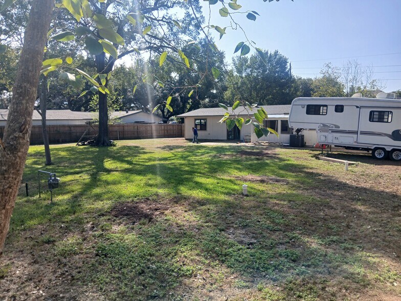 1506 Avenue D, Katy, TX à vendre - Photo du bâtiment - Image 3 de 13