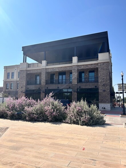 191 W Main St, Lewisville, TX for lease - Building Photo - Image 2 of 3